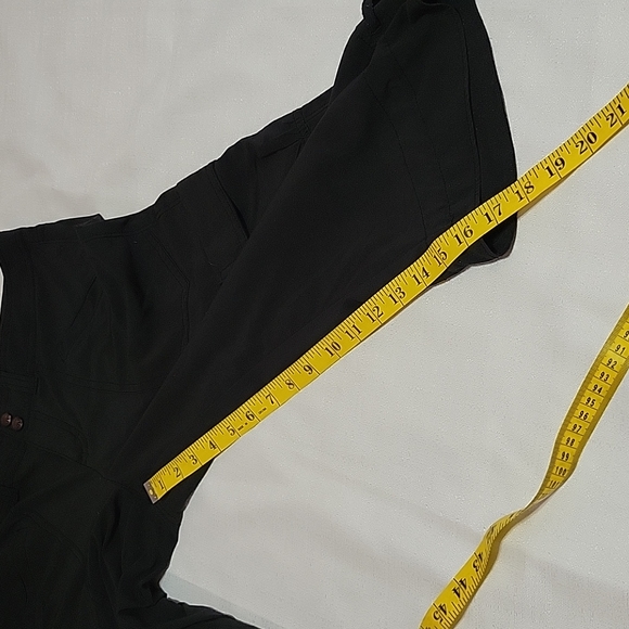 Athleta black low rise dipper capris size 2 - Picture 4 of 8